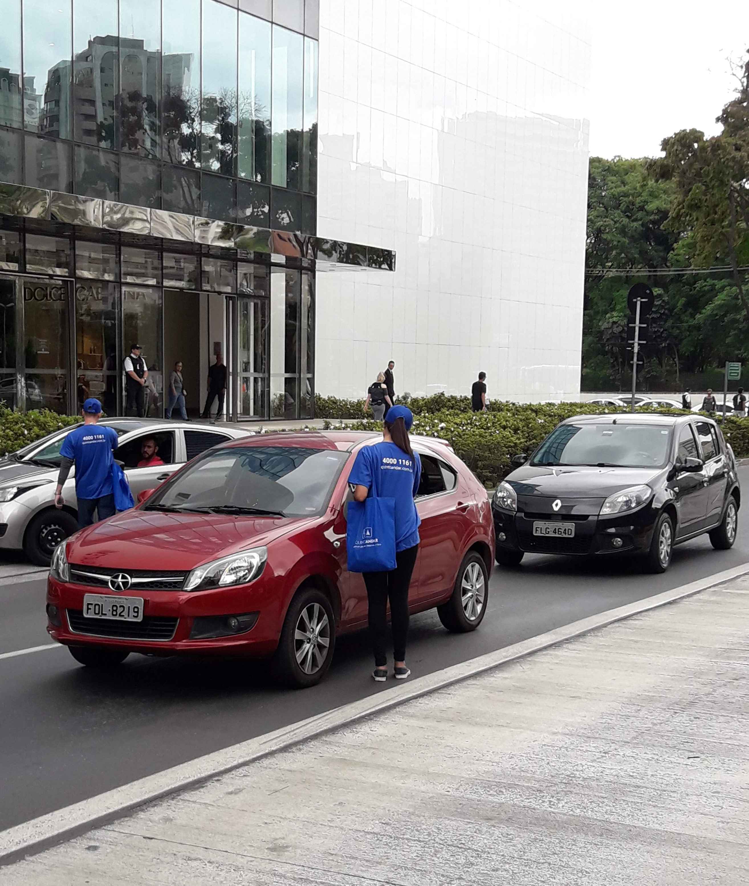 A ativação de marca é um mix de estratégias realizadas com o objetivo de agregar valor ao público através de experiências memoráveis. As ações podem ser operacionalizadas durante um curto período de dias ou mesmo horas. A marca é ativada quando ela consegue fazer parte da vida das pessoas, trazendo mais utilidade, diversão ou encantamento.