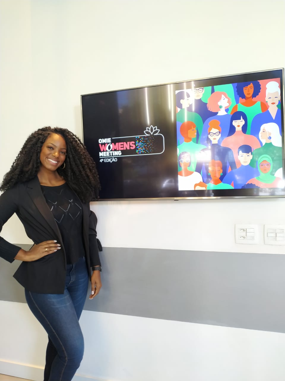 A ativação de marca é um mix de estratégias realizadas com o objetivo de agregar valor ao público através de experiências memoráveis. As ações podem ser operacionalizadas durante um curto período de dias ou mesmo horas. A marca é ativada quando ela consegue fazer parte da vida das pessoas, trazendo mais utilidade, diversão ou encantamento.