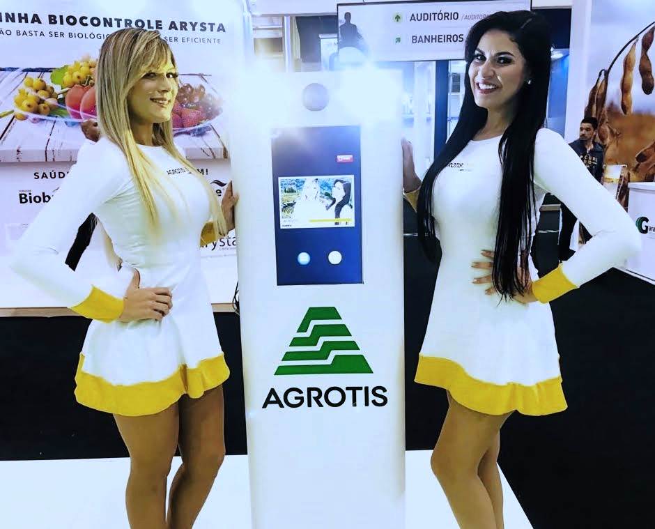 A ativação de marca é um mix de estratégias realizadas com o objetivo de agregar valor ao público através de experiências memoráveis. As ações podem ser operacionalizadas durante um curto período de dias ou mesmo horas. A marca é ativada quando ela consegue fazer parte da vida das pessoas, trazendo mais utilidade, diversão ou encantamento.