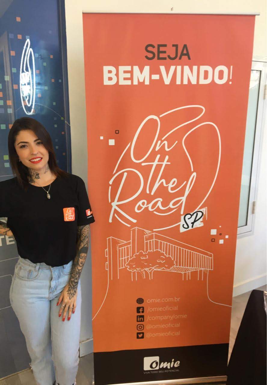 A ativação de marca é um mix de estratégias realizadas com o objetivo de agregar valor ao público através de experiências memoráveis. As ações podem ser operacionalizadas durante um curto período de dias ou mesmo horas. A marca é ativada quando ela consegue fazer parte da vida das pessoas, trazendo mais utilidade, diversão ou encantamento.