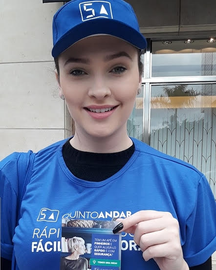 A ativação de marca é um mix de estratégias realizadas com o objetivo de agregar valor ao público através de experiências memoráveis. As ações podem ser operacionalizadas durante um curto período de dias ou mesmo horas. A marca é ativada quando ela consegue fazer parte da vida das pessoas, trazendo mais utilidade, diversão ou encantamento.