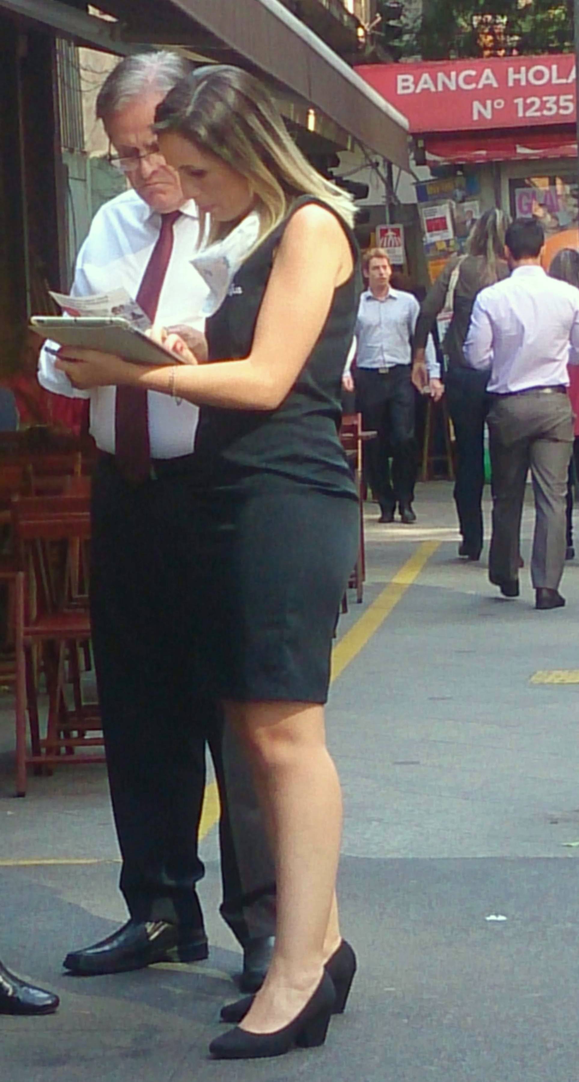 A ativação de marca é um mix de estratégias realizadas com o objetivo de agregar valor ao público através de experiências memoráveis. As ações podem ser operacionalizadas durante um curto período de dias ou mesmo horas. A marca é ativada quando ela consegue fazer parte da vida das pessoas, trazendo mais utilidade, diversão ou encantamento.