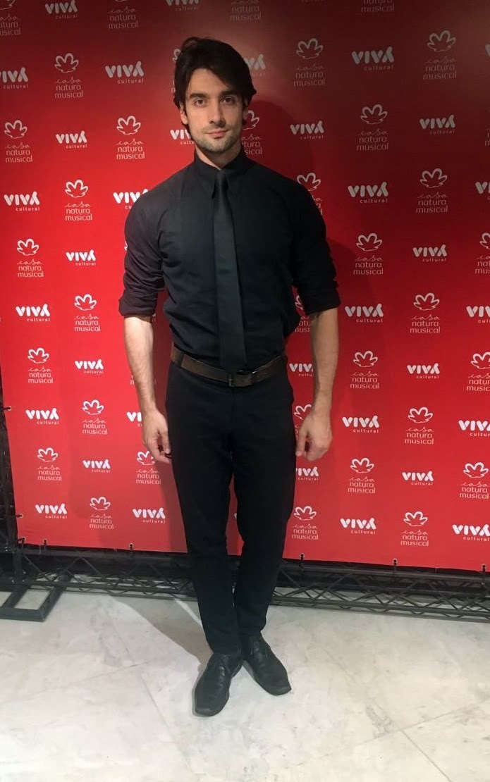 A ativação de marca é um mix de estratégias realizadas com o objetivo de agregar valor ao público através de experiências memoráveis. As ações podem ser operacionalizadas durante um curto período de dias ou mesmo horas. A marca é ativada quando ela consegue fazer parte da vida das pessoas, trazendo mais utilidade, diversão ou encantamento.