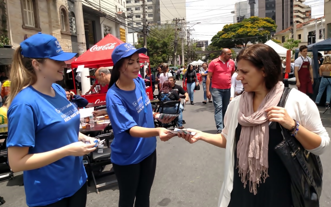 A ativação de marca é um mix de estratégias realizadas com o objetivo de agregar valor ao público através de experiências memoráveis. As ações podem ser operacionalizadas durante um curto período de dias ou mesmo horas. A marca é ativada quando ela consegue fazer parte da vida das pessoas, trazendo mais utilidade, diversão ou encantamento.