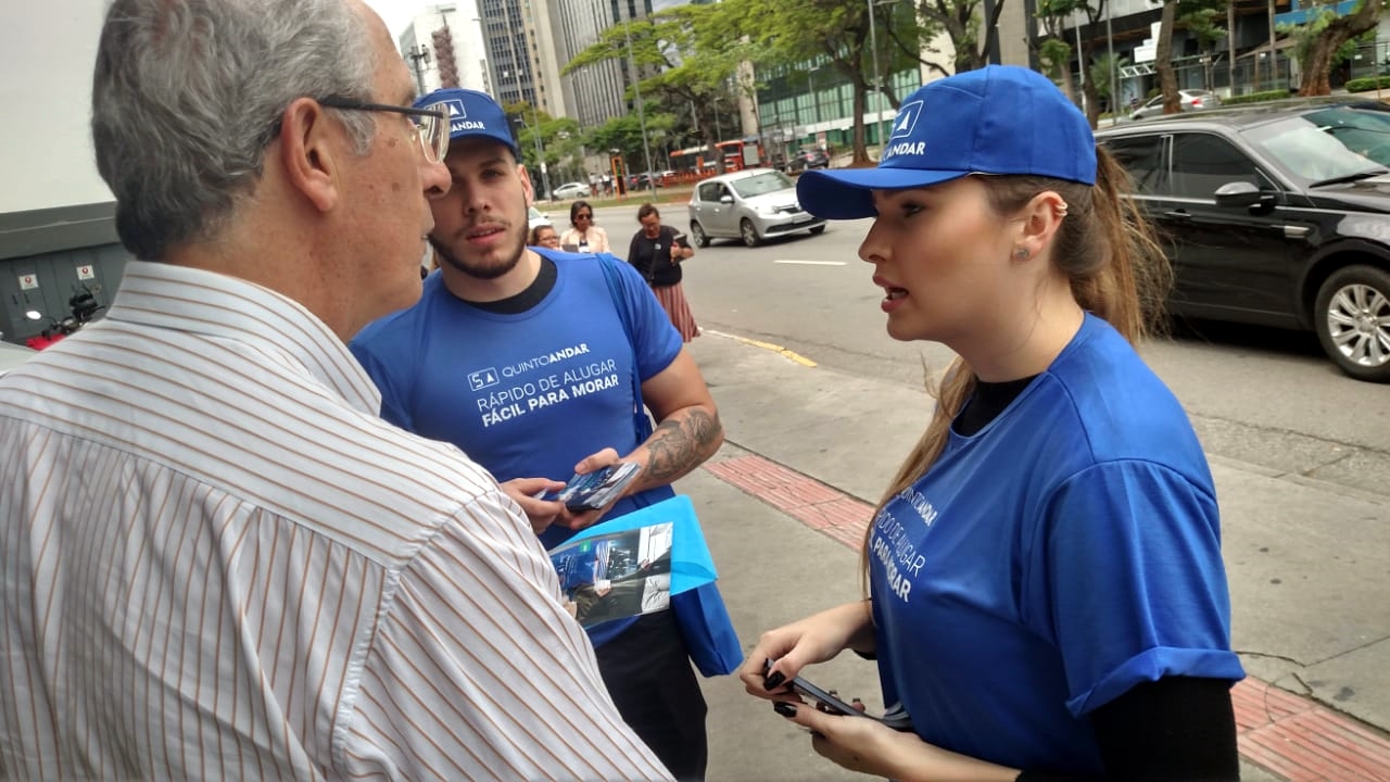 A ativação de marca é um mix de estratégias realizadas com o objetivo de agregar valor ao público através de experiências memoráveis. As ações podem ser operacionalizadas durante um curto período de dias ou mesmo horas. A marca é ativada quando ela consegue fazer parte da vida das pessoas, trazendo mais utilidade, diversão ou encantamento.