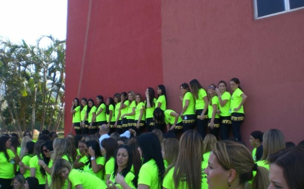 A ativação de marca é um mix de estratégias realizadas com o objetivo de agregar valor ao público através de experiências memoráveis. As ações podem ser operacionalizadas durante um curto período de dias ou mesmo horas. A marca é ativada quando ela consegue fazer parte da vida das pessoas, trazendo mais utilidade, diversão ou encantamento.