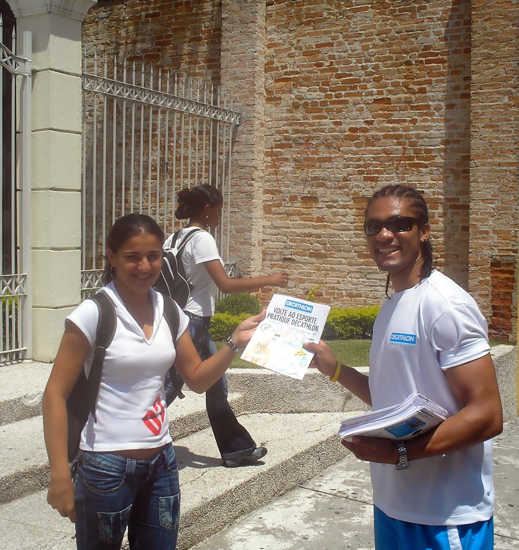 A ativação de marca é um mix de estratégias realizadas com o objetivo de agregar valor ao público através de experiências memoráveis. As ações podem ser operacionalizadas durante um curto período de dias ou mesmo horas. A marca é ativada quando ela consegue fazer parte da vida das pessoas, trazendo mais utilidade, diversão ou encantamento.