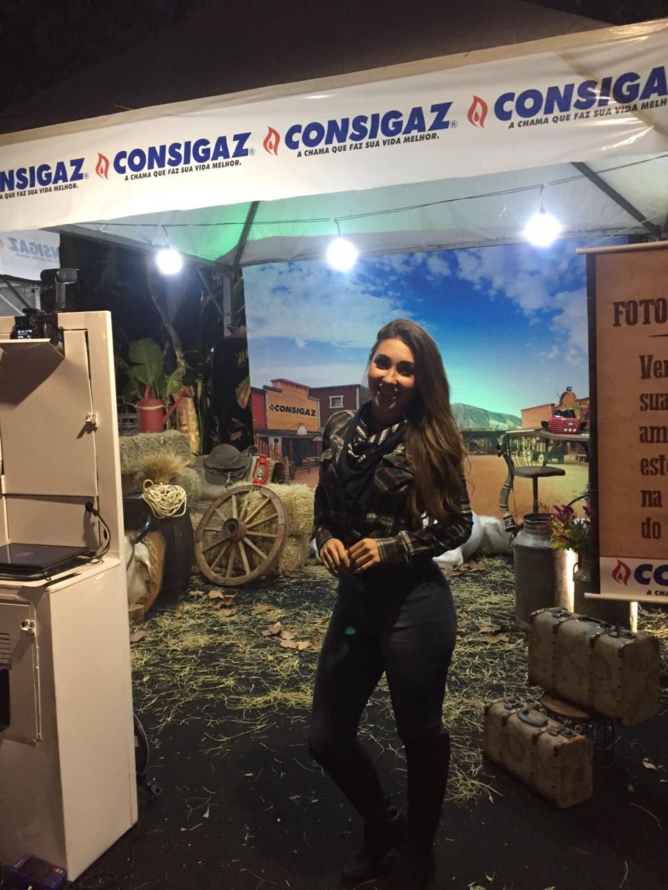 A ativação de marca é um mix de estratégias realizadas com o objetivo de agregar valor ao público através de experiências memoráveis. As ações podem ser operacionalizadas durante um curto período de dias ou mesmo horas. A marca é ativada quando ela consegue fazer parte da vida das pessoas, trazendo mais utilidade, diversão ou encantamento.