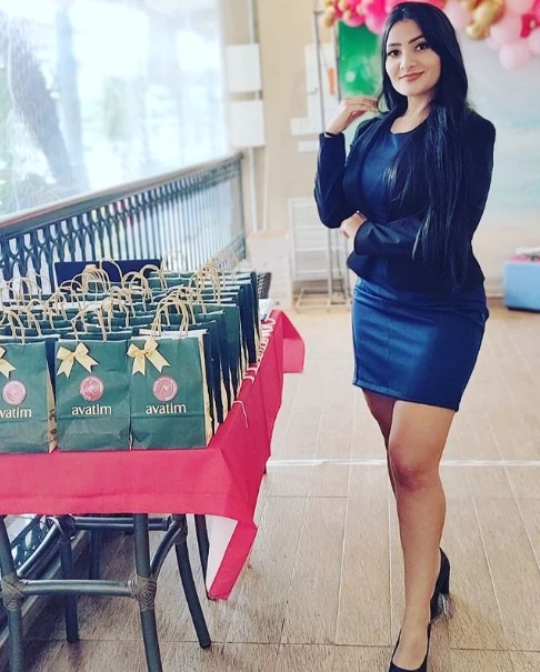 A ativação de marca é um mix de estratégias realizadas com o objetivo de agregar valor ao público através de experiências memoráveis. As ações podem ser operacionalizadas durante um curto período de dias ou mesmo horas. A marca é ativada quando ela consegue fazer parte da vida das pessoas, trazendo mais utilidade, diversão ou encantamento.