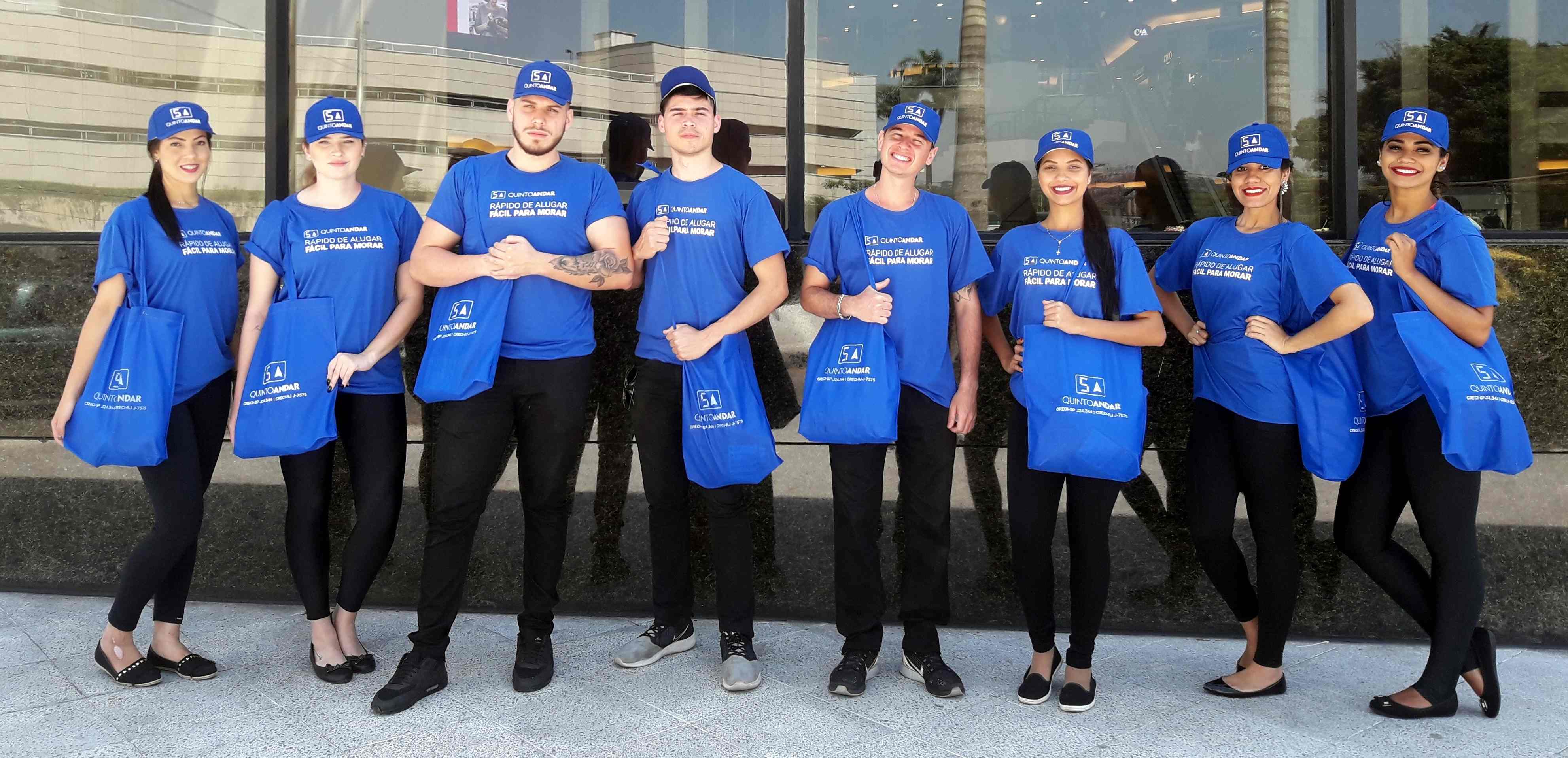 lA ativação de marca é um mix de estratégias realizadas com o objetivo de agregar valor ao público através de experiências memoráveis. As ações podem ser operacionalizadas durante um curto período de dias ou mesmo horas. A marca é ativada quando ela consegue fazer parte da vida das pessoas, trazendo mais utilidade, diversão ou encantamento.