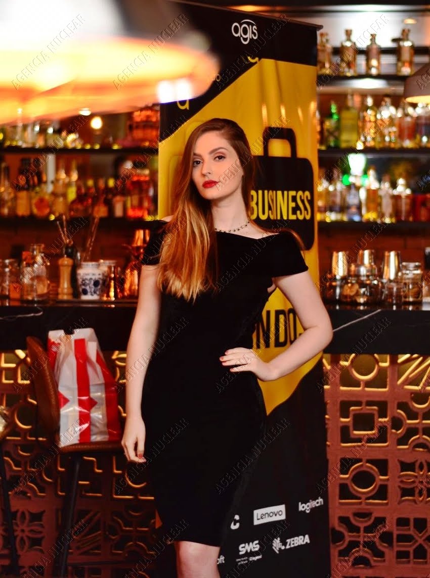 A ativação de marca é um mix de estratégias realizadas com o objetivo de agregar valor ao público através de experiências memoráveis. As ações podem ser operacionalizadas durante um curto período de dias ou mesmo horas. A marca é ativada quando ela consegue fazer parte da vida das pessoas, trazendo mais utilidade, diversão ou encantamento.