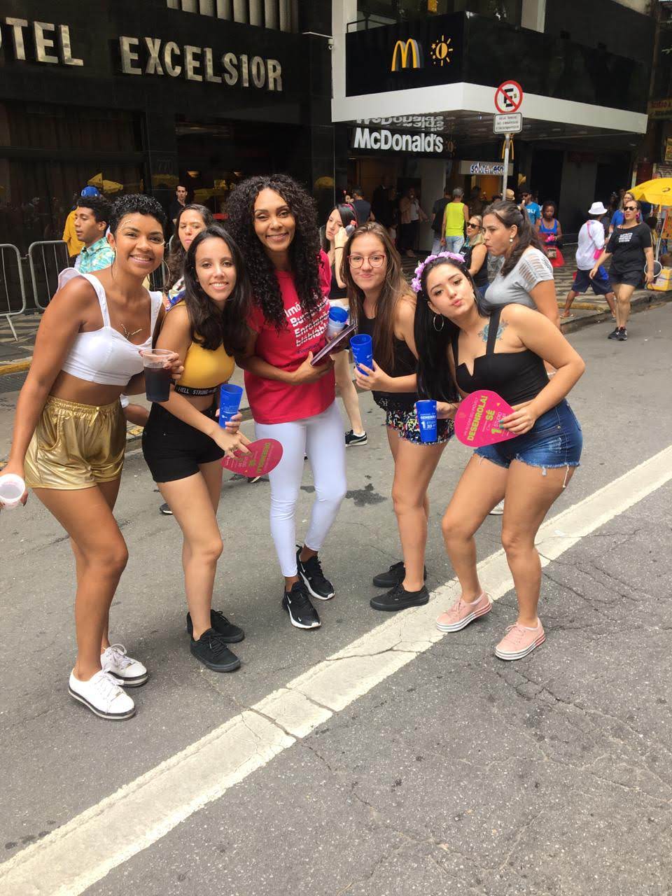 A ativação de marca é um mix de estratégias realizadas com o objetivo de agregar valor ao público através de experiências memoráveis. As ações podem ser operacionalizadas durante um curto período de dias ou mesmo horas. A marca é ativada quando ela consegue fazer parte da vida das pessoas, trazendo mais utilidade, diversão ou encantamento.